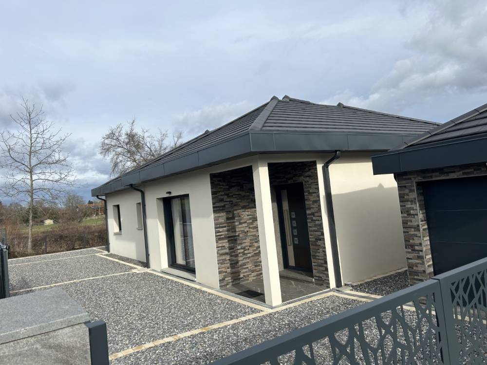 Portail vue maison