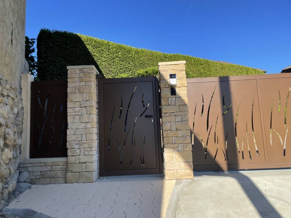 Portail entrée herbe
