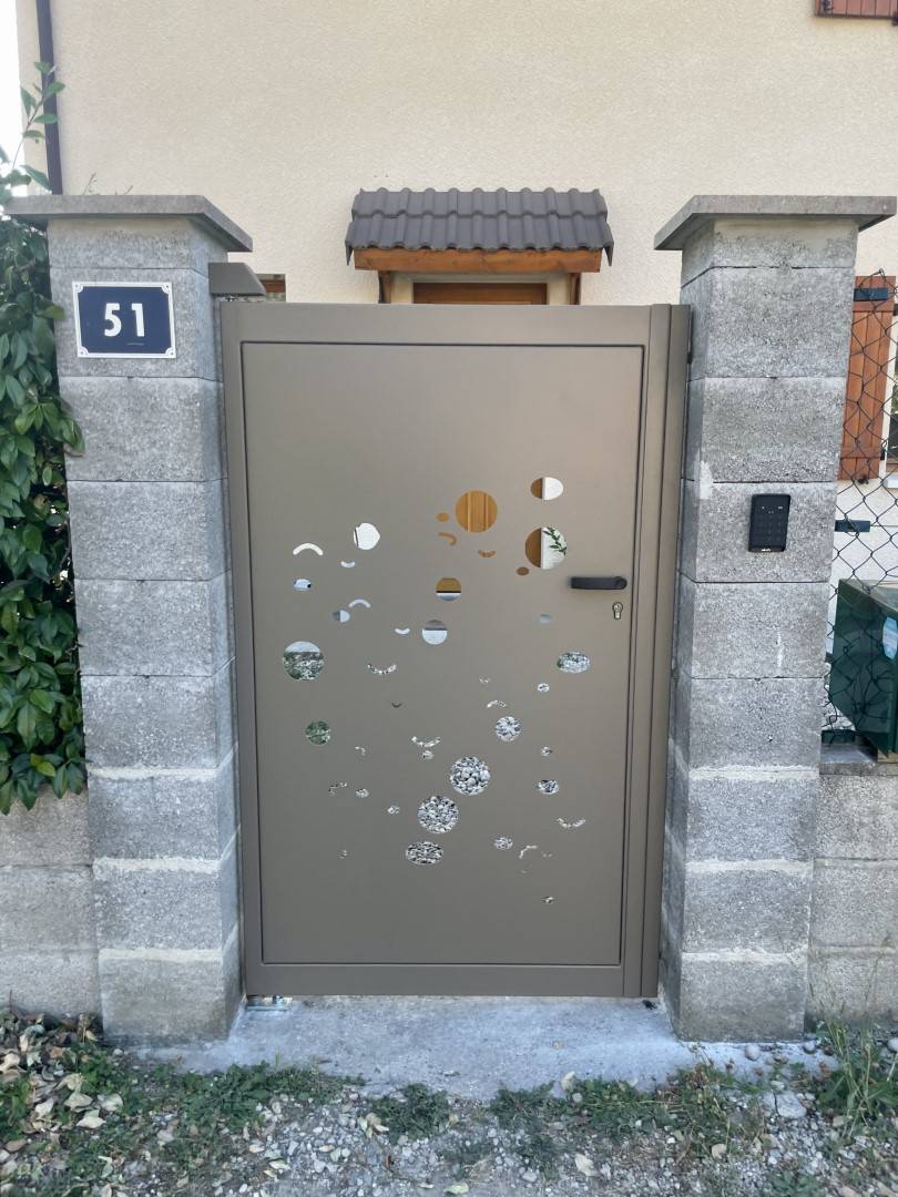 Portillons d'entré beige